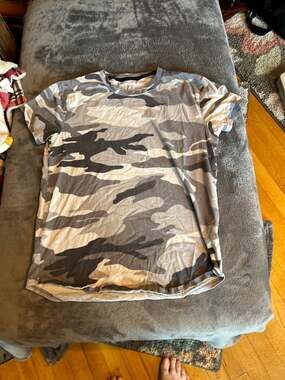 Hollister shirt size small camo